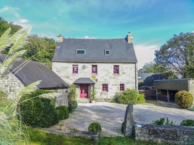 /international/fr/kergrist-moelou-brittany-310097102336/?lang=en