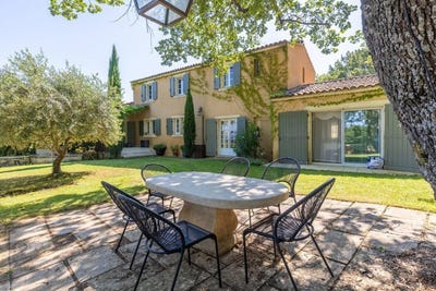 /international/fr/apt-provence-alpes-cote-d-azur-310110357910/