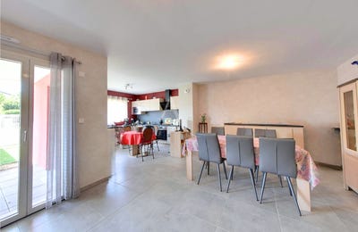 /international/fr/charnay-les-macon-burgundy-310104475470/