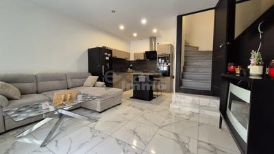 /international/fr/lezignan-la-cebe-languedoc-roussillon-310108674008/