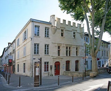 /international/fr/avignon-provence-alpes-cote-d-azur-310101282558/?lang=en