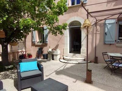 /international/fr/coursegoules-provence-alpes-cote-d-azur-120092393243/