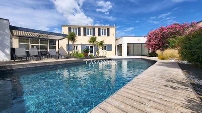 /international/fr/pezenas-languedoc-roussillon-310108249751/