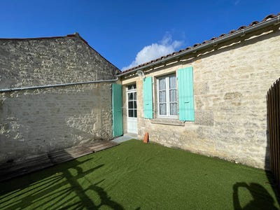 /international/fr/fontenay-le-comte-pays-de-la-loire-310108698460/