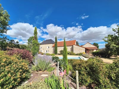 /international/fr/riom-auvergne-310101569483/