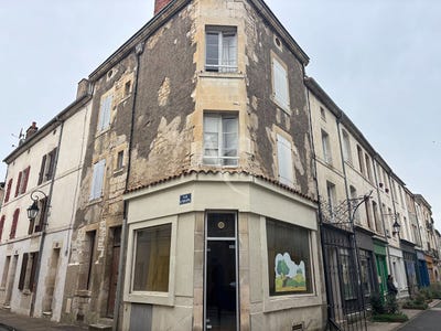 /international/fr/fontenay-le-comte-pays-de-la-loire-310105420285/