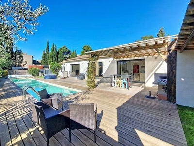 /international/fr/escales-languedoc-roussillon-310107257070/