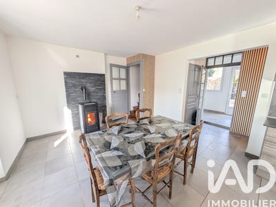 /international/fr/lussac-les-chateaux-charente-310105909390/