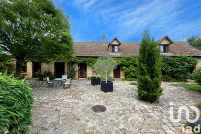 /international/fr/courcelles-les-gisors-picardie-310101043353/