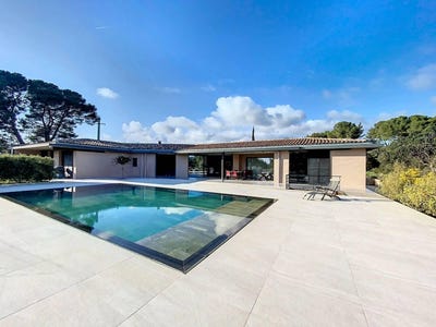 /international/fr/gignac-la-nerthe-provence-alpes-cote-d-azur-310100762185/