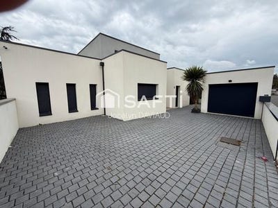 /international/fr/montreuil-juigne-pays-de-la-loire-310106463715/