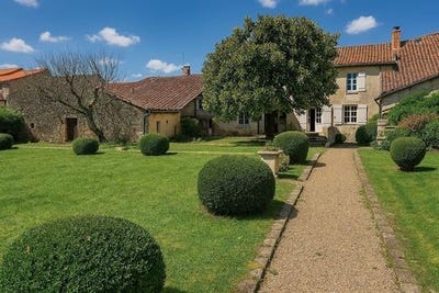 /international/fr/saint-claud-charente-310102249690/