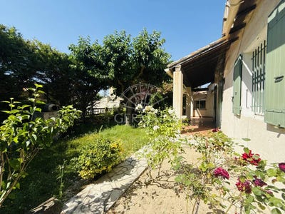 /international/fr/l-isle-sur-la-sorgue-provence-alpes-cote-d-azur-310120542412/