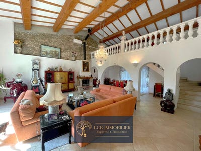 /international/fr/roquebrune-sur-argens-provence-alpes-cote-d-azur-310100557836/