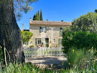 /international/fr/saint-etienne-du-gres-provence-alpes-cote-d-azur-310108677078/