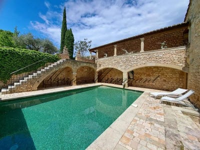 /international/fr/uzes-languedoc-roussillon-310101444953/?lang=fr
