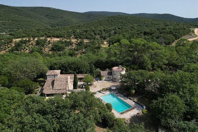 /international/fr/barjac-languedoc-roussillon-120095698183/