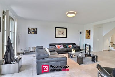 /international/fr/uzes-languedoc-roussillon-310100699877/