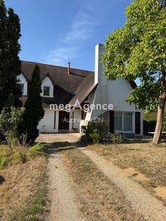 /international/fr/villeneuve-sur-yonne-burgundy-310105897584/