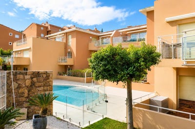 /international/fr/elegant-2-bedroom-apartment-just-moments-from-the-beach-miramar-theoule-sur-mer-theoule-sur-mer-alpes-maritimes-france-theoule-sur-mer-la-basse-normandie-310108596930/