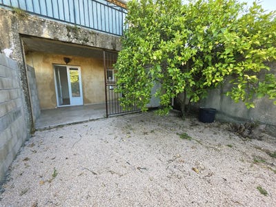 /international/fr/saint-quentin-la-poterie-languedoc-roussillon-310107792294/