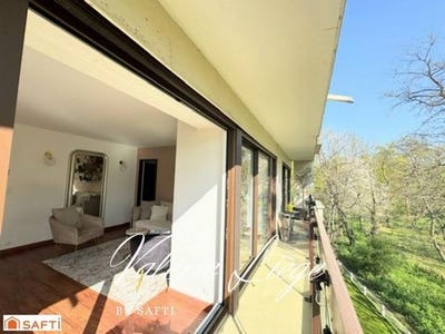 /international/fr/maisons-laffitte-ile-de-france-310098768922/