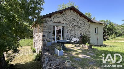 /international/fr/saint-julien-chapteuil-auvergne-310108992095/
