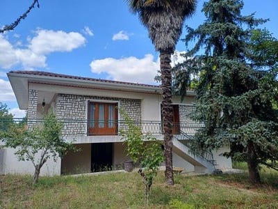 /international/fr/chalais-charente-310101380382/