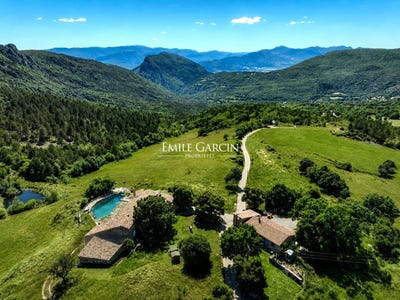 /international/fr/entrepierres-provence-alpes-cote-d-azur-310109114329/?lang=it