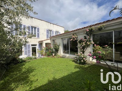 /international/fr/la-rochelle-franche-comte-310100825790/