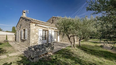 /international/fr/eygalieres-provence-alpes-cote-d-azur-310109228172/