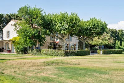 /international/fr/saint-remy-de-provence-provence-alpes-cote-d-azur-310102336780/
