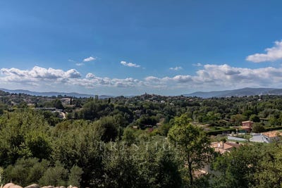 /international/fr/chateauneuf-grasse-provence-alpes-cote-d-azur-310110358410/