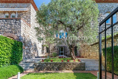 /international/fr/roquebrune-cap-martin-provence-alpes-cote-d-azur-310100167383/
