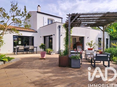/international/fr/la-jarrie-charente-310107943382/
