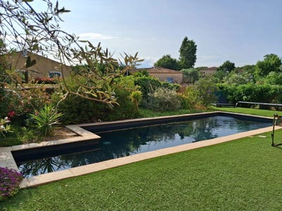 /international/fr/garons-languedoc-roussillon-310100576810/