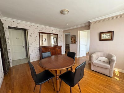 /international/fr/lons-le-saunier-franche-comte-310108592388/