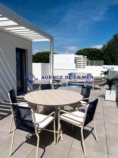 /international/fr/la-grande-motte-centre-val-de-loire-310105695729/