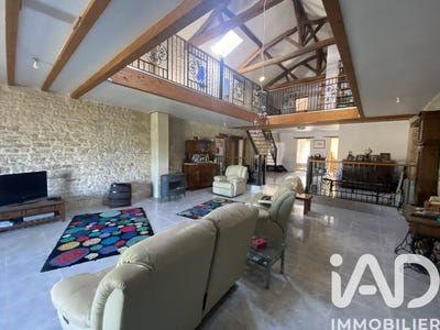/international/fr/saint-hilaire-du-bois-pays-de-la-loire-310108944568/