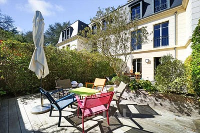 /international/fr/versailles-ile-de-france-310119798864/