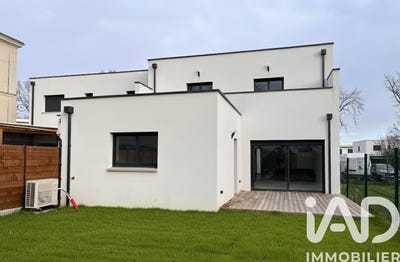/international/fr/trelaze-pays-de-la-loire-310104792961/