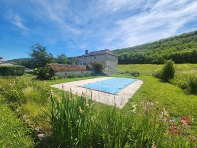 /international/fr/luzech-midi-pyrenees-310108928730/