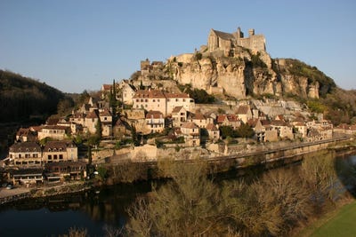 /international/fr/beynac-et-cazenac-aquitaine-310096776449/?lang=zh-tw