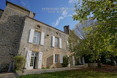 /international/fr/hautefort-aquitaine-310096681316/