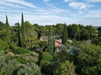 /international/fr/uzes-languedoc-roussillon-310108997078/?lang=th