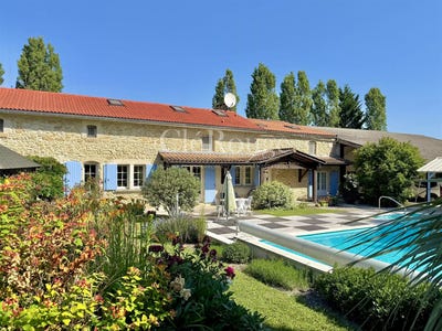 /international/fr/sauveterre-de-guyenne-aquitaine-310108944482/