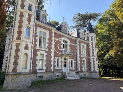 /international/fr/cour-cheverny-centre-val-de-loire-310102609927/