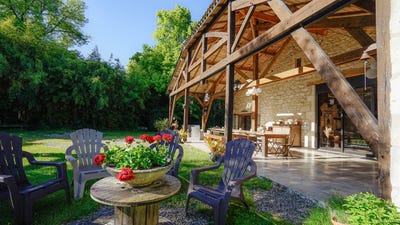 /international/fr/montcuq-en-quercy-blanc-midi-pyrenees-310108870832/