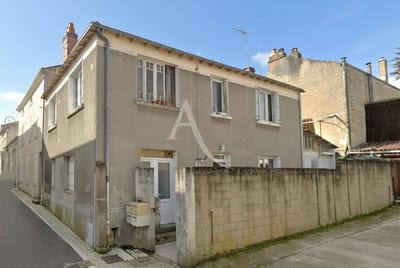 /international/fr/fontenay-le-comte-pays-de-la-loire-310108180501/