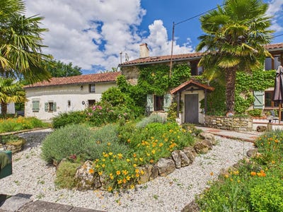 /international/fr/alloue-charente-310108278330/